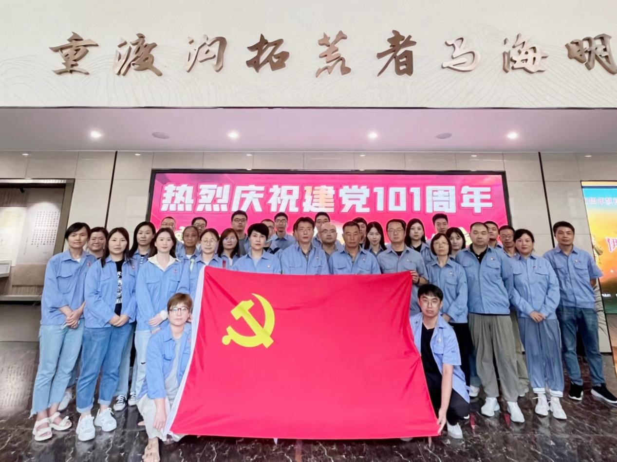 向先進學(xué)習(xí)，向楷模致敬